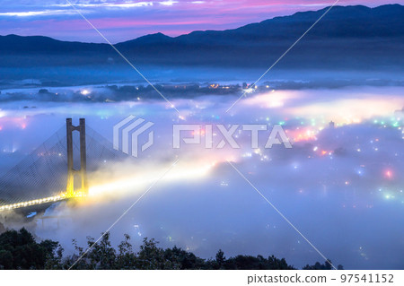《埼玉縣》秩父・夢幻般的雲海夜景 《埼玉縣》秩父・夢幻般的雲海夜景 97541152