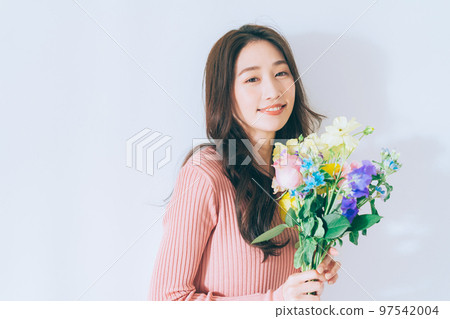 Woman with a bouquet 97542004