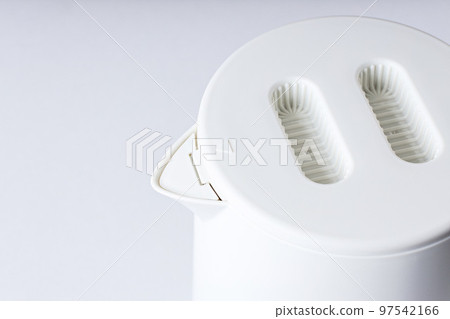 白色電熱水壺頂部 | 左空格 97542166
