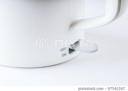 白色電水壺|開關特寫 白色電水壺|開關特寫 97542167