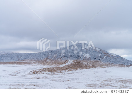 <<熊本縣>>雪中的阿蘇山 Taken from Kusasenrigahama <<熊本縣>>雪中的阿蘇山 Taken from Kusasenrigahama 97543287