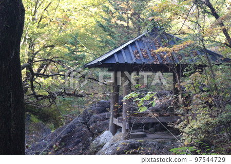 遺憾在邊緣 97544729