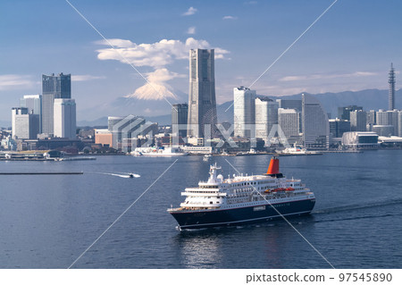 “神奈川縣”橫濱港未來和富士山風景/遊輪出發 “神奈川縣”橫濱港未來和富士山風景/遊輪出發 97545890