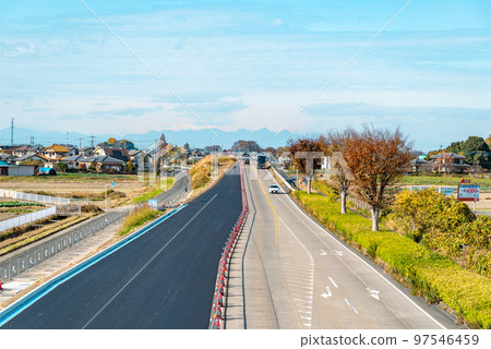 增加主幹道車道數量的工作 國道 17 號上武道出境方向的鳥瞰圖 2022.12 d-3 淺色調 97546459