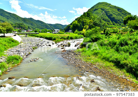 Looking toward the Daimon River and the confluence of the Yodagawa River from Yamato Bridge (Nagawa Town, Nagano Prefecture) [August 2022] 97547383