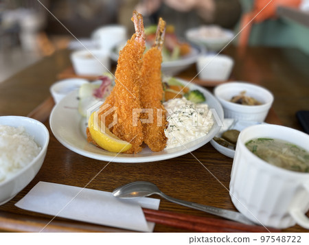 豐盛美味的炸蝦套餐 豐盛美味的炸蝦套餐 97548722