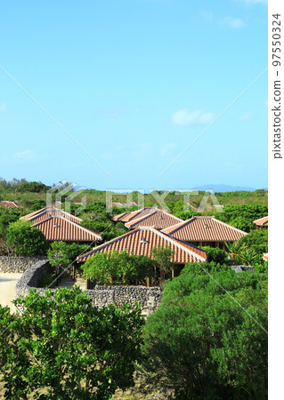 竹富島：紅瓦屋頂的房屋 97550324