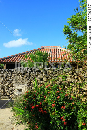 Taketomi Island: Red-tiled roof house 97550337