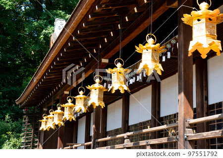 [World Heritage Cultural Assets of Ancient Kyoto] [Yamashiro Province Ichinomiya] Kamigamo Shrine Middle Gate Hanging Lantern Kita Ward, Kyoto City, Kyoto Prefecture 97551792