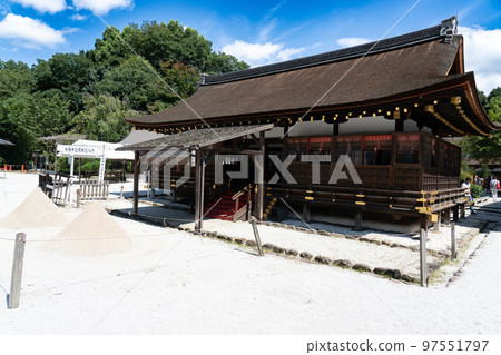[World Heritage Cultural Assets of Ancient Kyoto] [Yamashiro Province Ichinomiya] Kamigamo Shrine Hosoden and Tatesuna Kita Ward, Kyoto City, Kyoto Prefecture 97551797