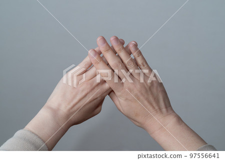 婦女的手 97556641