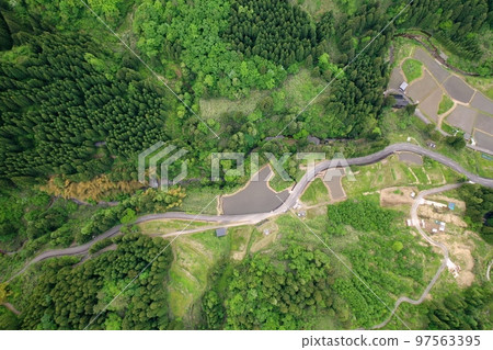 Aerial view of the Shiraiwa district of Tateyama Town, Toyama Prefecture 97563395