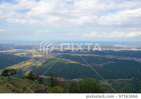 從大分縣中津市的象徵八面山眺望 從大分縣中津市的象徵八面山眺望 97563666