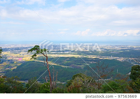 從大分縣中津市的象徵八面山眺望 97563669