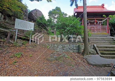 大分縣中津市八面山岩山神社和高石 大分縣中津市八面山岩山神社和高石 97563694