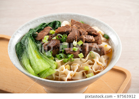 牛肉麵 牛肉 麵 麵條 Beef noodle soup ビーフヌードル 97563912