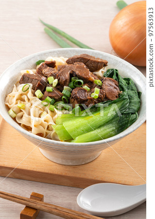 牛肉麵 牛肉 麵 麵條 Beef noodle soup ビーフヌードル 97563913