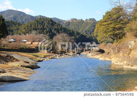 JR名商線真身鐵道橋和雲出川【三重縣津市白山町真味】 JR名商線真身鐵道橋和雲出川【三重縣津市白山町真味】 97564598