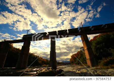 Arakawa Bridge in autumn leaves... An electric locomotive that is very active in towing freight cars 97564757