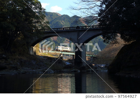 JR名商線二雲橋和雲川/雲川八景[三重縣津市白山町真味] 97564927