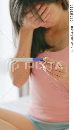 pregnancy test result 97565415