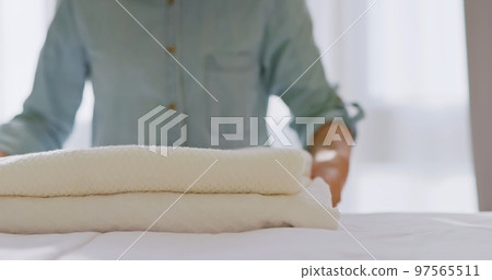 toewl on bed toewl on bed 97565511