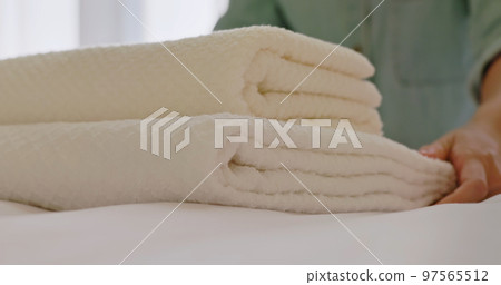 toewl on bed toewl on bed 97565512