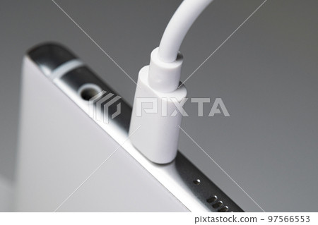 Scene to charge a smartphone 97566553
