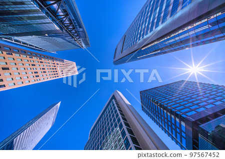 日本東京城市景觀冬季藍天晴空俯瞰汐留辦公群 97567452