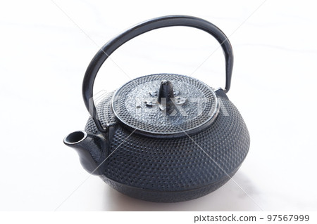 被設計成茶具的鐵壺 97567999