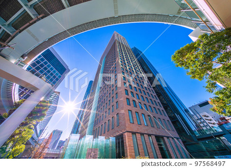 日本東京城市景觀冬季晴朗藍天俯瞰汐留辦公區 97568497