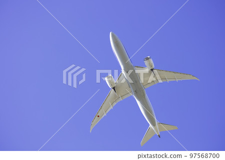 直接在波音 787 上空飛行的飛機 直接在波音 787 上空飛行的飛機 97568700