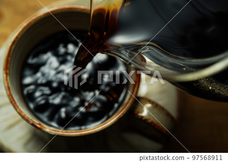 coffee pouring out of decanter coffee pouring out of decanter 97568911