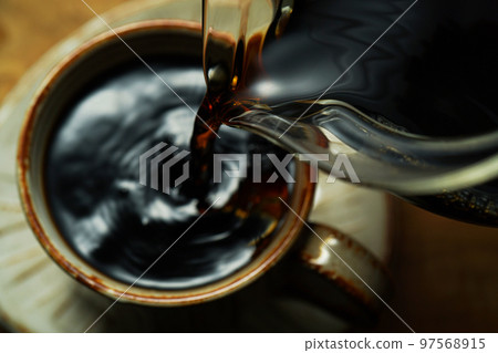 coffee pouring out of decanter coffee pouring out of decanter 97568915