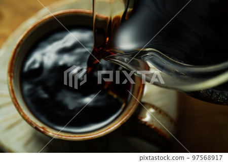 coffee pouring out of decanter coffee pouring out of decanter 97568917