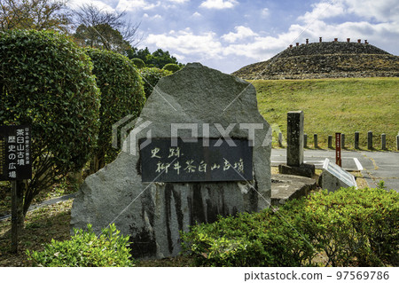 Yanai Chausuyama Burial Mound Yanai City, Yamaguchi Prefecture Yanai Chausuyama Burial Mound Yanai City, Yamaguchi Prefecture 97569786