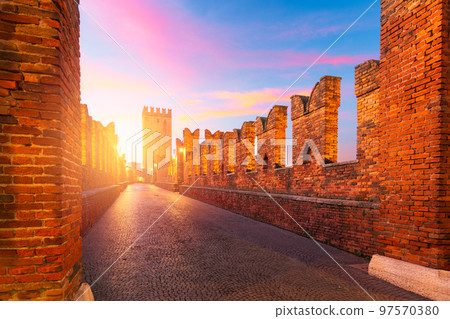 Castelvecchio Bridge over the Adige River in Verona, Italy Castelvecchio Bridge over the Adige River in Verona, Italy 97570380