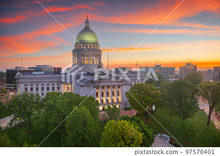 Madison, Wisconsin, USA Statehouse at Dawn 97570401