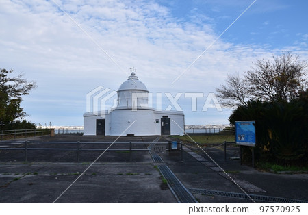 Ezaki 燈塔在晴朗的天氣，兵庫縣 97570925