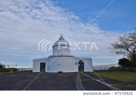 Ezaki 燈塔在晴朗的天氣，兵庫縣 97570926