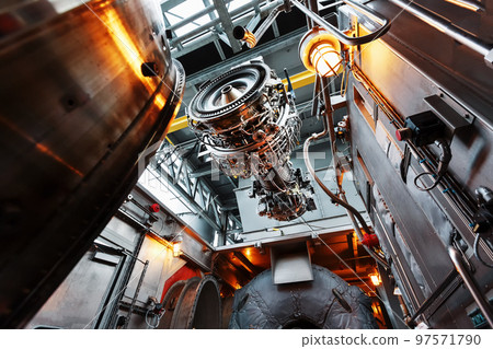 Installation of a gas turbine engine in a module for generating electricity 97571790