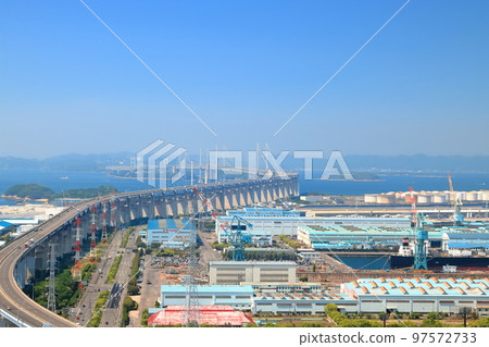 [香川縣]從松辻山展望台看到的瀨戶大橋和盤王工業區 97572733