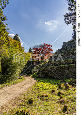 Scenery of the Iwamura Castle ruins in autumn 97577237