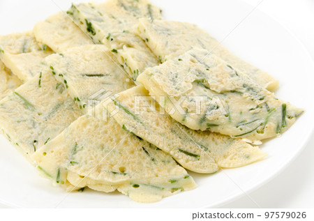 Hirayachi cut and served Okinawa-style okonomiyaki Hirayachi cut and served Okinawa-style okonomiyaki 97579026