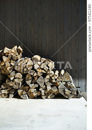 用木柴的風景 97581280