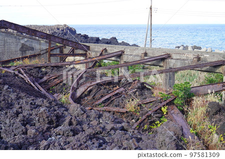 Ako Elementary School Gymnasium Site (Miyakejima, Tokyo) Damaged by a Volcanic Eruption Ako Elementary School Gymnasium Site (Miyakejima, Tokyo) Damaged by a Volcanic Eruption 97581309