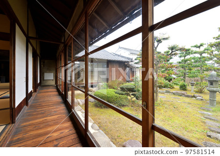 Bukeyashiki Irimajiri house interior porch (Iga City, Mie Prefecture) 97581514