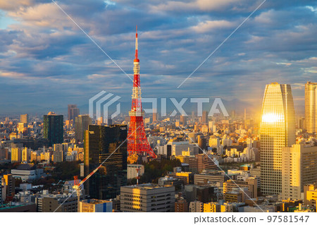 Tokyo Tower in the morning, a symbol of the metropolis of Tokyo 97581547