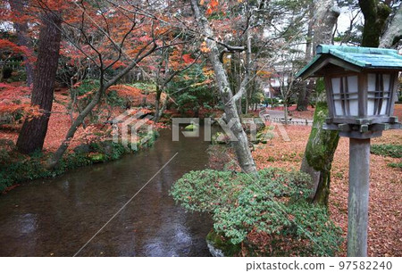 Kanazawa Kenrokuen in autumn Kanazawa Kenrokuen in autumn 97582240