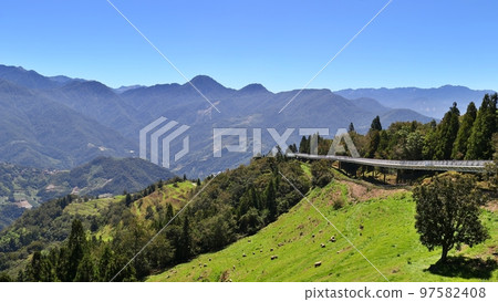 台灣南投清境的山景及天空步道 台灣南投清境的山景及天空步道 97582408